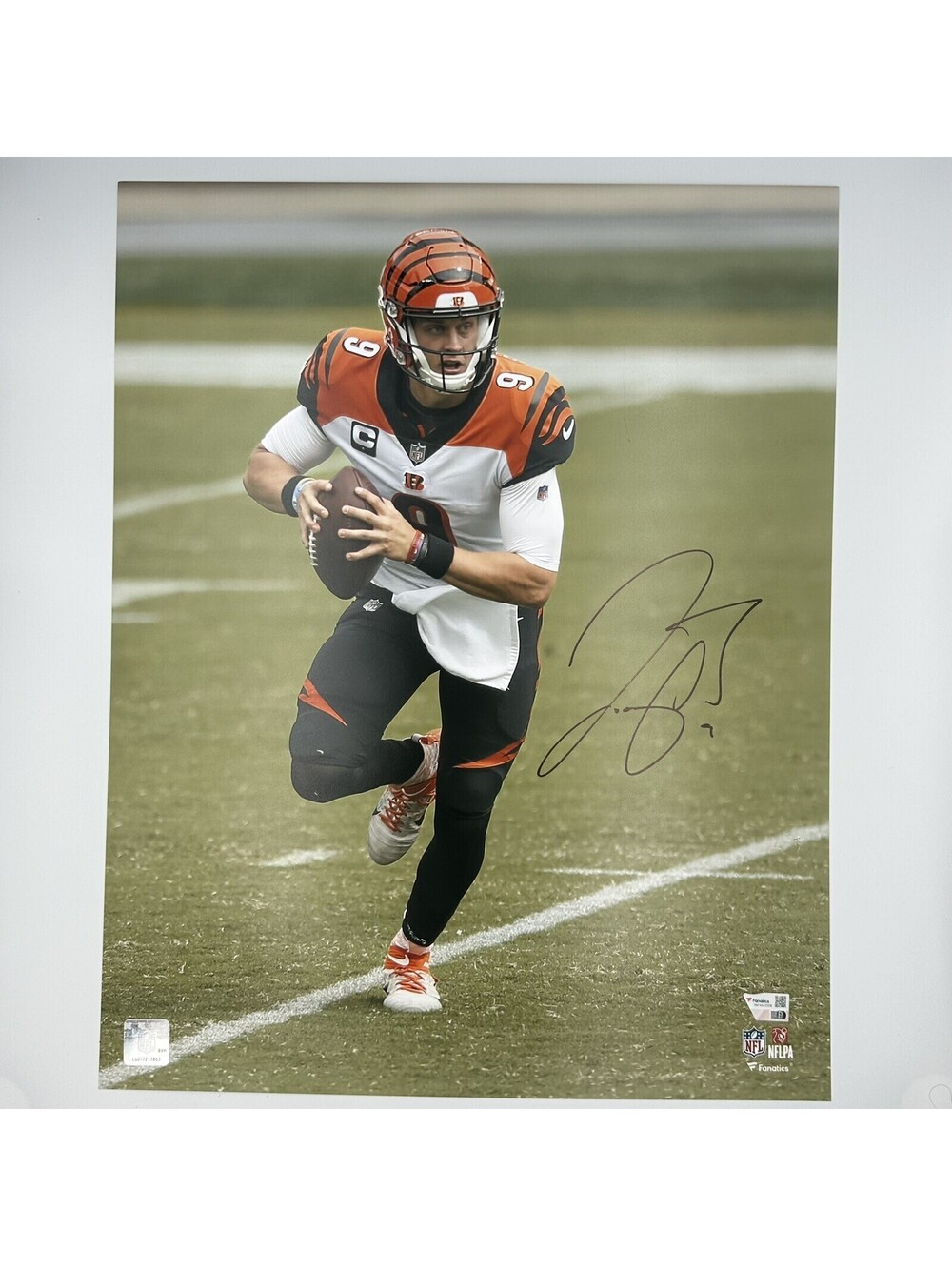 Joe Burrow Signed NFL Cincinnati Bengals 16x20 Photo (Fanatics)